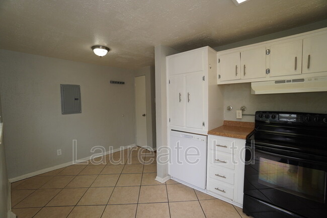 Building Photo - 673 Miller Ct