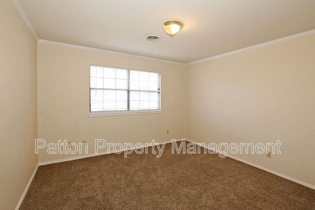 Building Photo - 21 Edgewood Ln