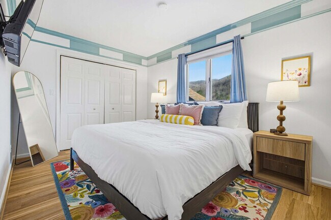 Building Photo - 12 Apple Tree Way