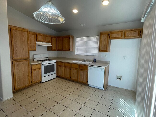Building Photo - Adelanto Home-3 Bedrooms,2 Bathrooms, Laminate Floors, Indoor Laundry Room, Large Back Yard