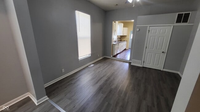 Building Photo - 1314 E 10th St