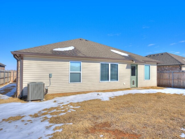 Building Photo - 10044 SW 40th St