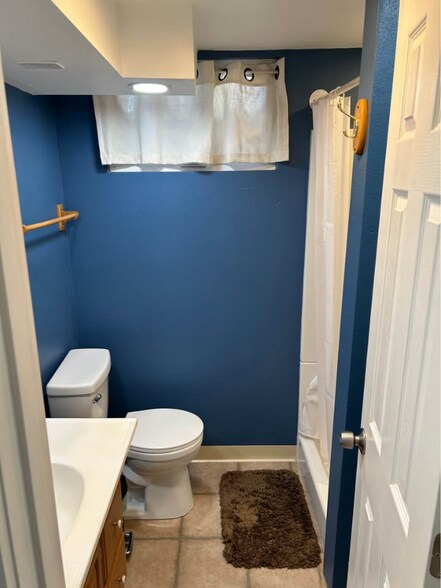 Building Photo - 702 E 21st Pl