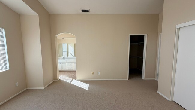 Building Photo - Oakley beautiful 3 bedroom 2 bath w/vaulted ceilings & much more