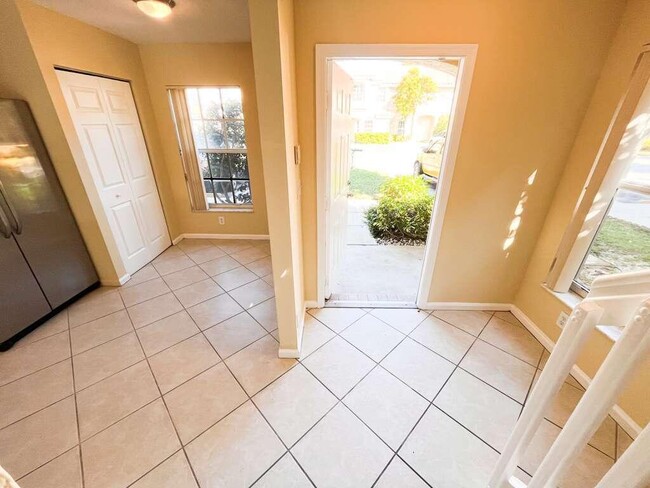 Building Photo - 861 Summit Lake Dr