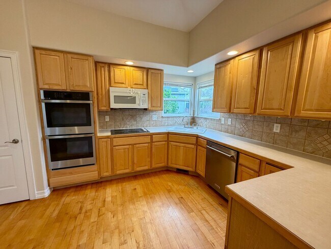 Building Photo - 625 Red Tail Dr