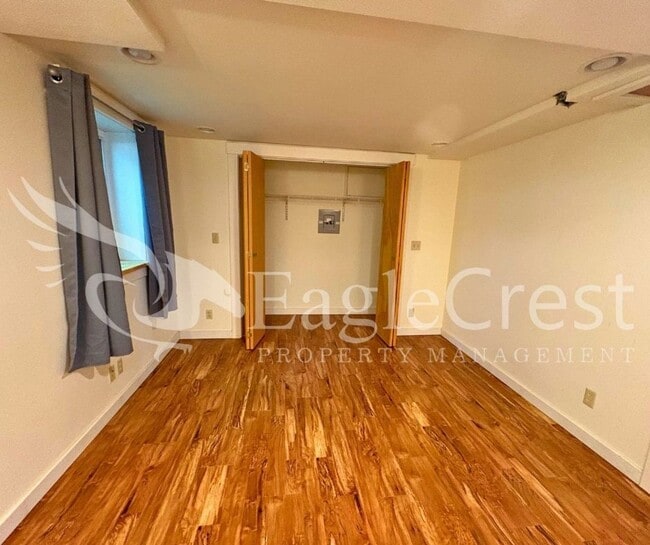 Building Photo - Beautifully Renovated Historic 3 Bedroom Home