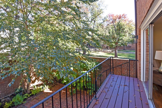 Building Photo - 601 G St SW