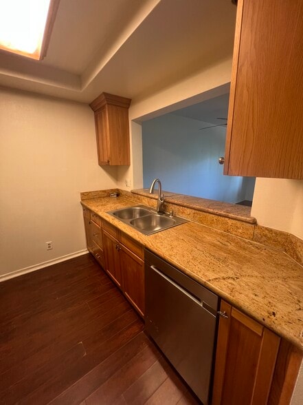 Building Photo - 501 Palisades Dr