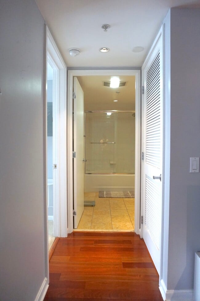 Hallway to bathroom, bedroom and in-unit washer & dryer - 400 Beale St