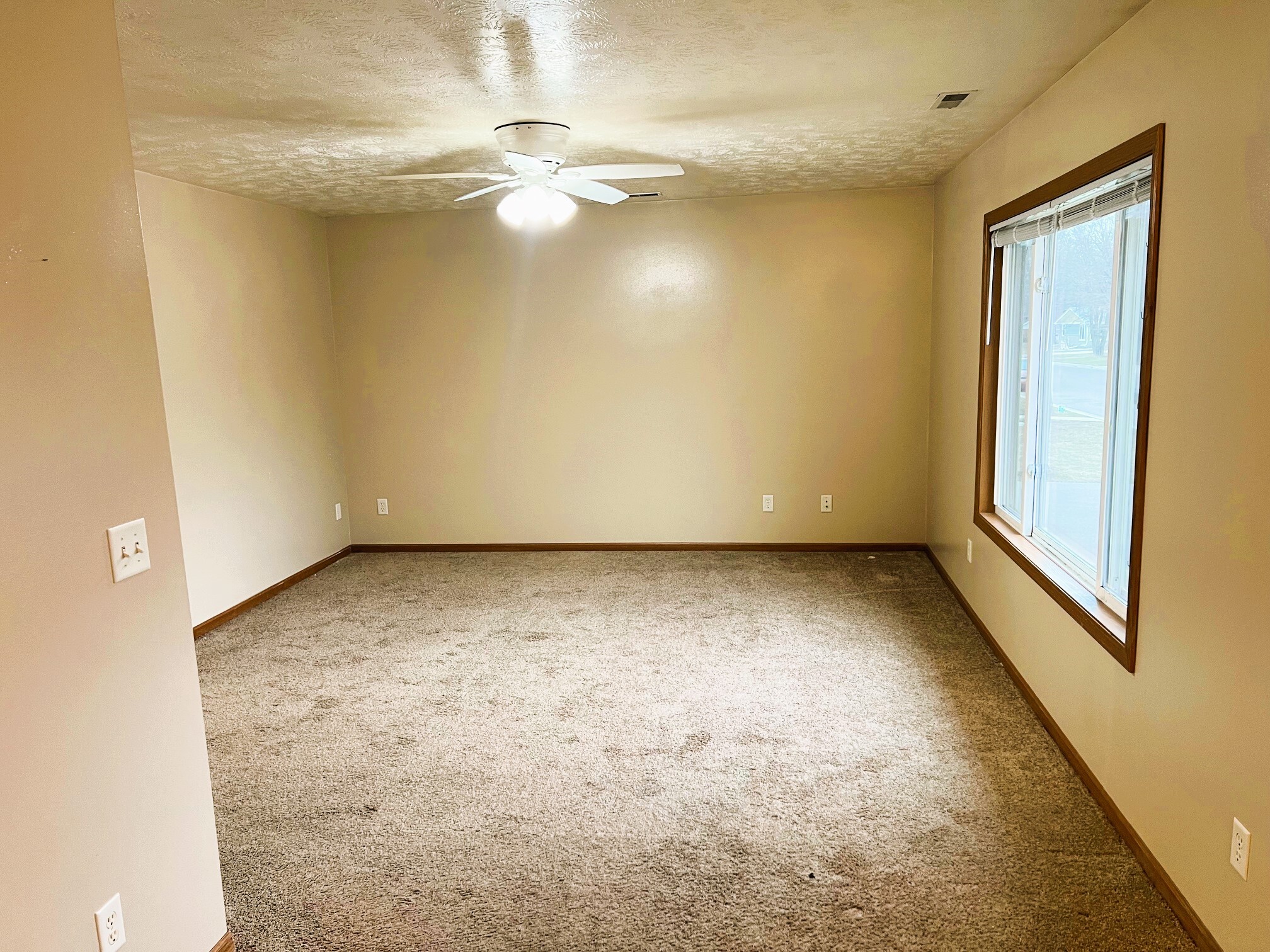 Living Room - 1400 E Rushmore Dr