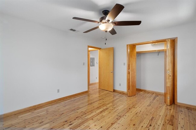 Building Photo - 1511 Bellaire Dr