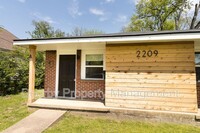 Building Photo - 2209 Chamberlain Ave.