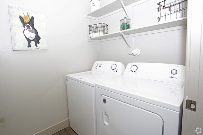 Building Photo - Kingwood Hideaway | Modern Comfort & Style!