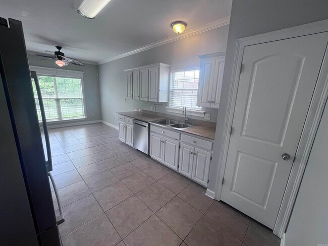 Building Photo - 516 Crepe Myrtle Loop