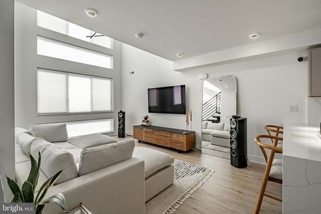 Building Photo - 2605 E Boston St