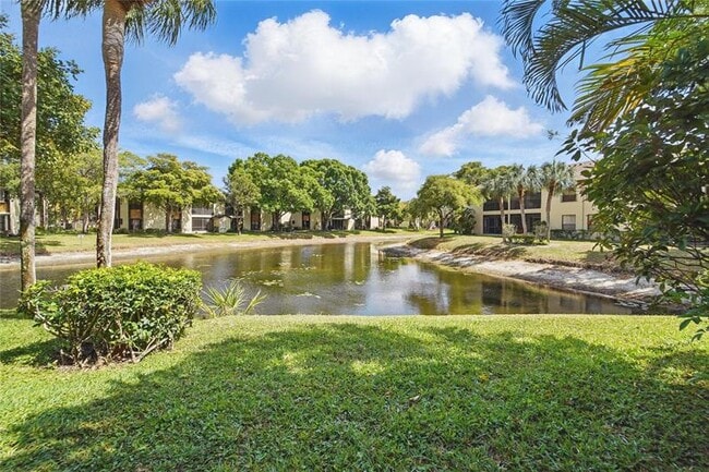 Building Photo - 4322 Carambola Cir N
