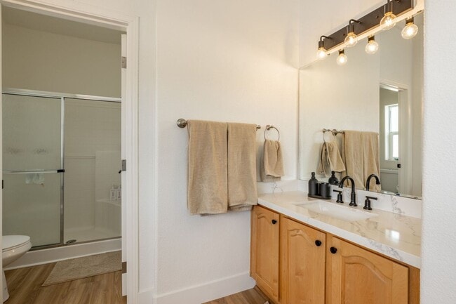 Building Photo - Beautiful 5 Bedroom 4 Bathroom with AMAZING VIEWS!!