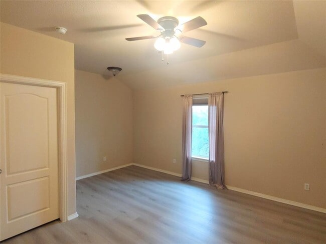 Building Photo - 1601 Lions Den