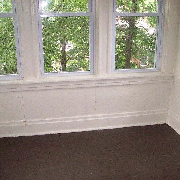 Building Photo - 2306 Sherbrook St