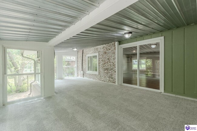 Building Photo - 343 Meadowview Dr