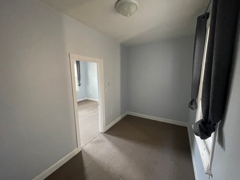 Front Bedroom - 3338 S May St