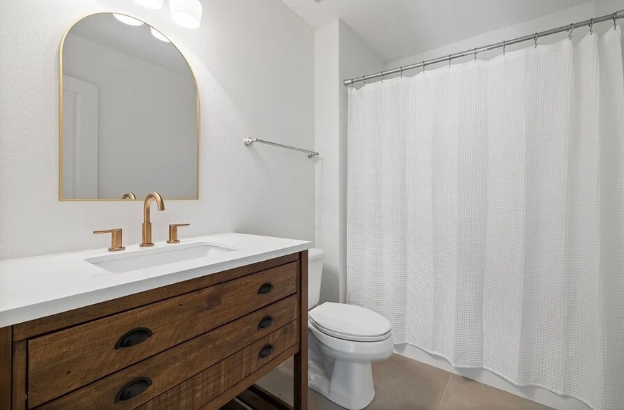 Building Photo - 5583 Beechwood Ter