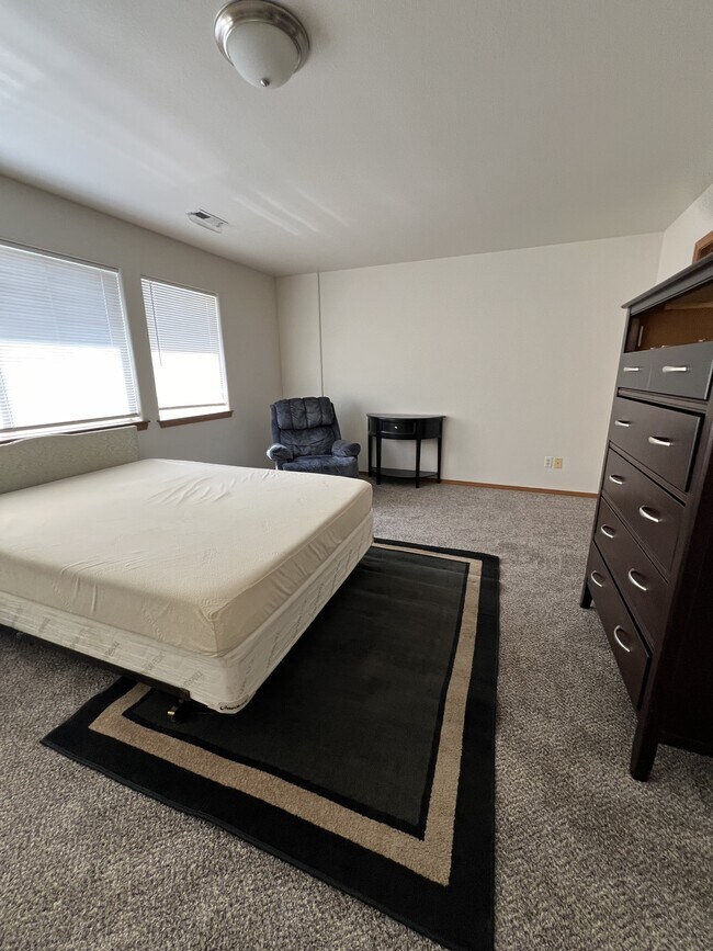 Building Photo - 1310 S Skyline Dr