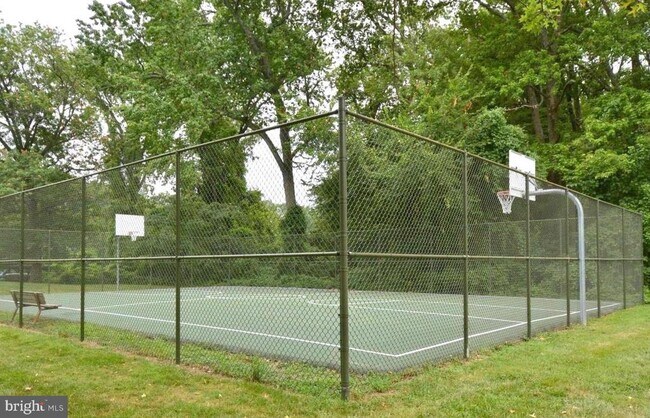 Building Photo - 6621 Wakefield Dr