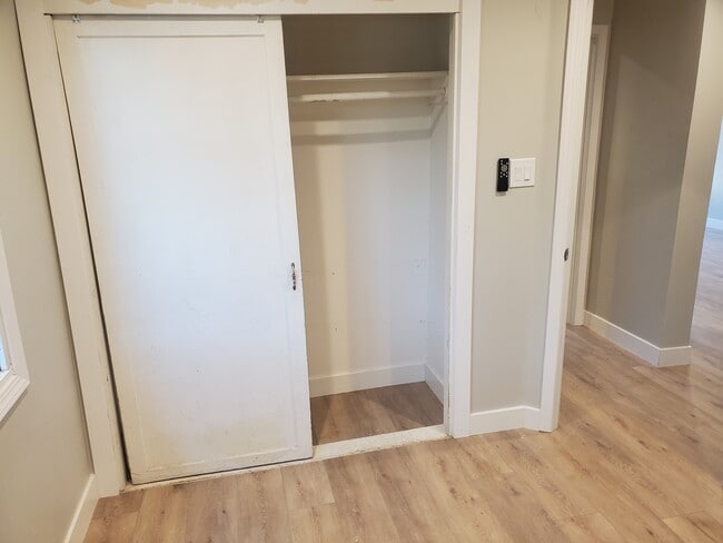 Building Photo - Beautiful (RENO) Duplex