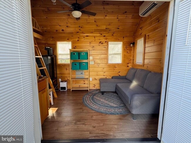 Building Photo - 12 W Loudoun St