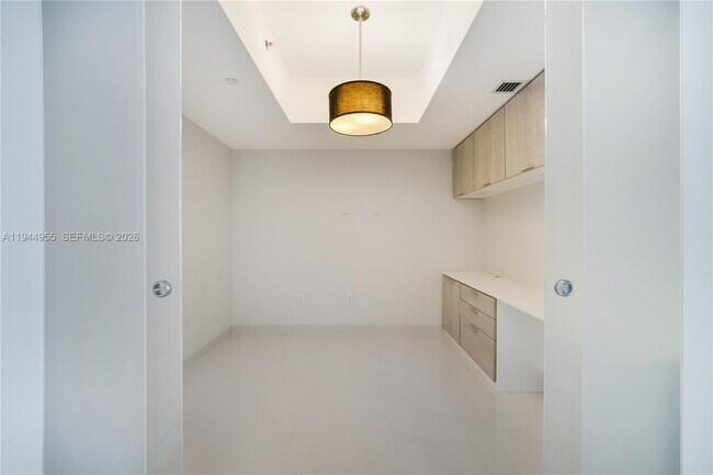 Building Photo - 495 Brickell Ave