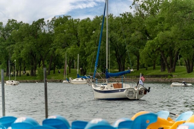 Building Photo - 2885 Knox Ave S