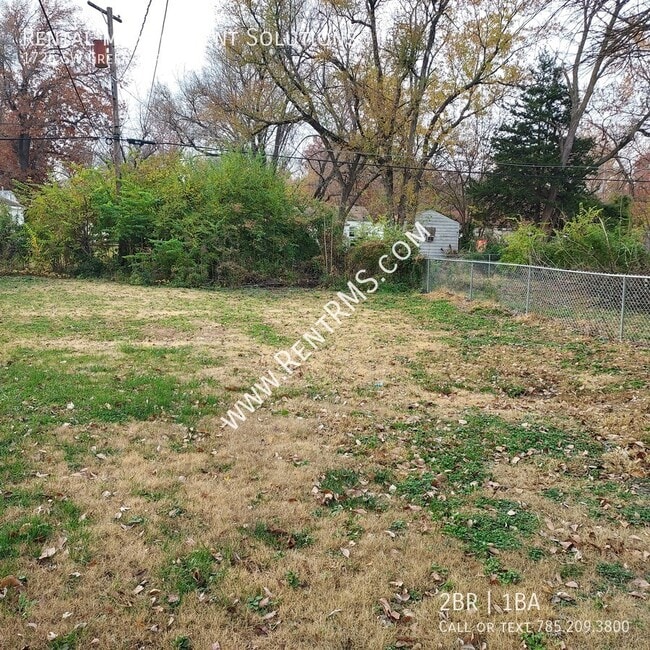 Building Photo - 1725 SW Green Acres Ave