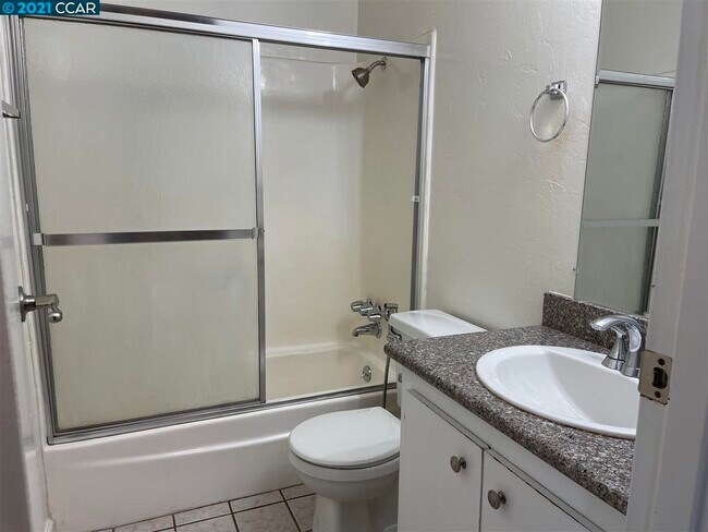 Building Photo - 62 Villa Cir