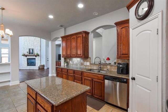 Building Photo - 9750 Candlewood Dr