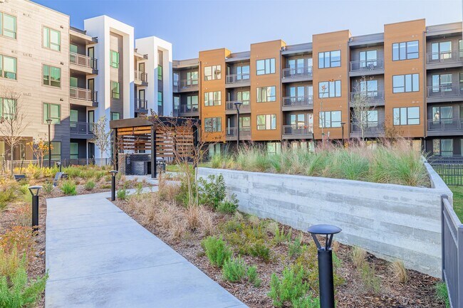 Building Photo - 10505 Deerwood Rd