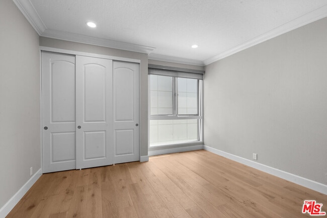 Building Photo - 4477 Wilshire Blvd