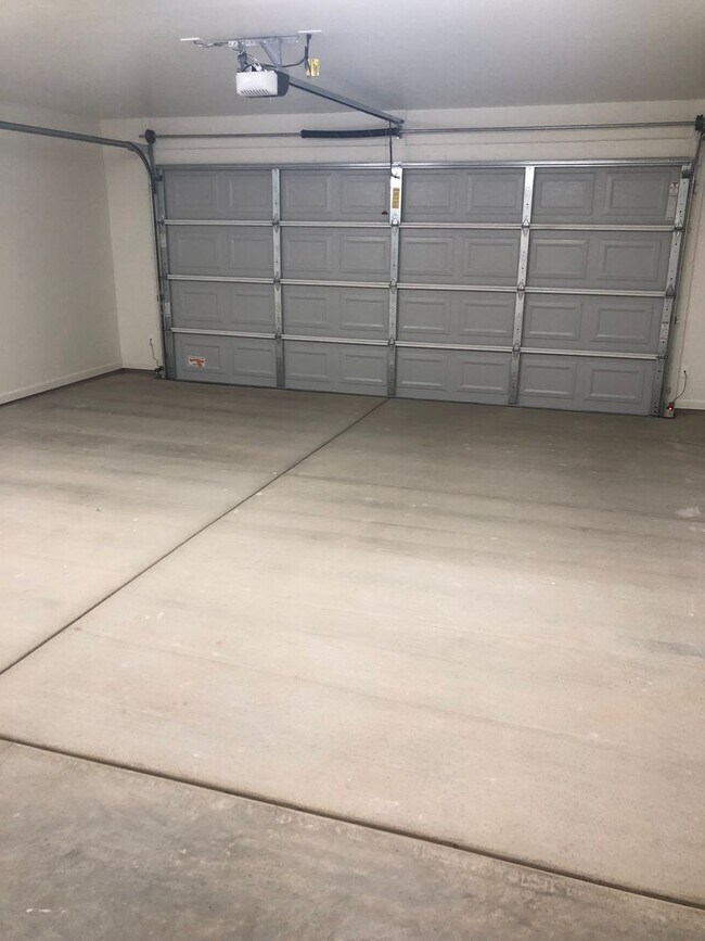 Building Photo - 2389 S Clovis Place-