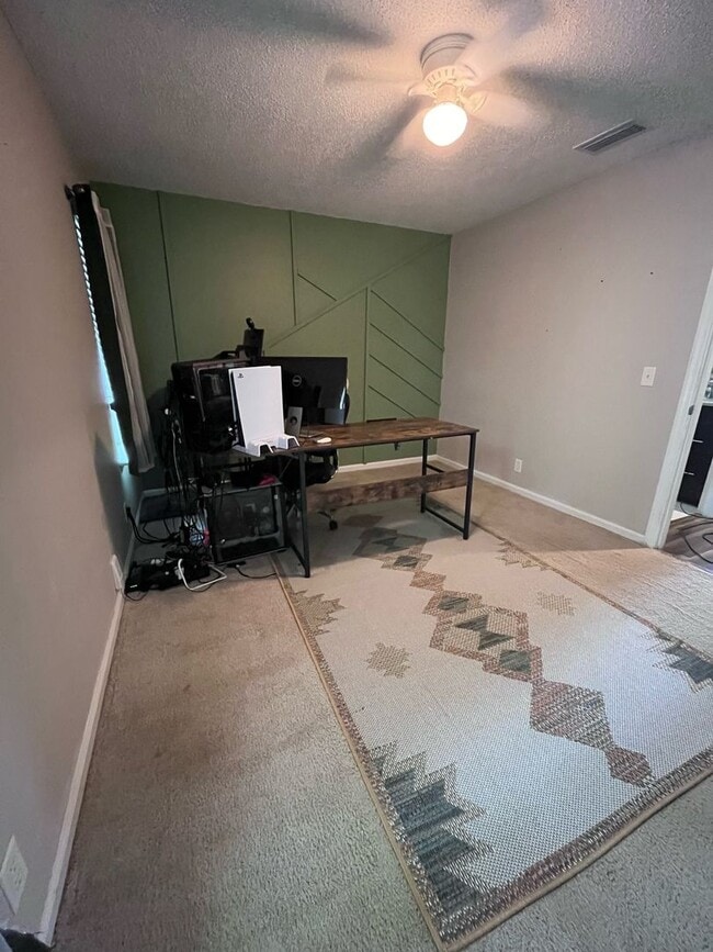 Building Photo - 3/2 updated & near the base!