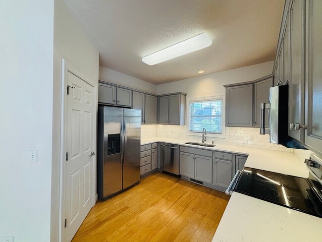 Building Photo - 200 Meadow Dr NW