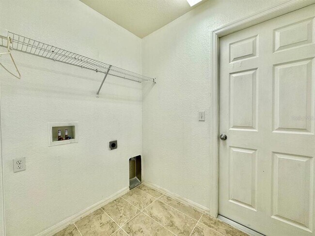 Building Photo - 11346 Southwind Lake Dr