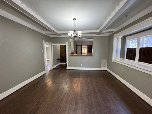 Building Photo - 2 bed 2 bath historic remodeled home with an awesome 1bed 1 bath detached apartment! Mesta Park b...
