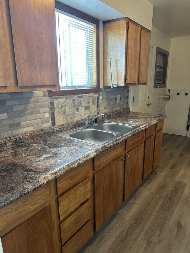 Building Photo - 3 Bedroom Home For Rent