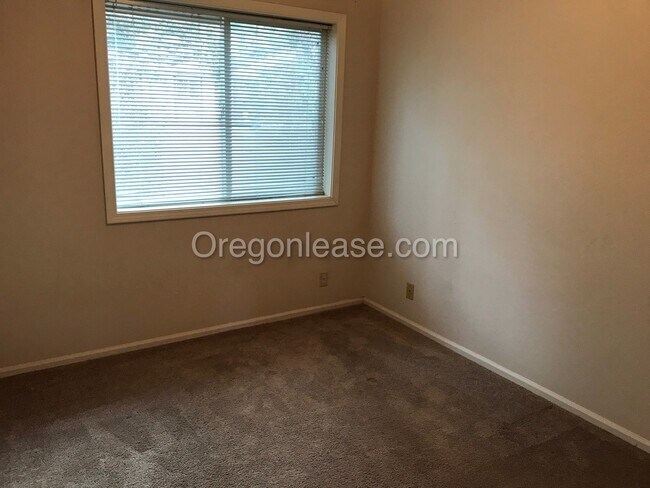 Building Photo - 3/2 Duplex Townhome in Thurston Hills