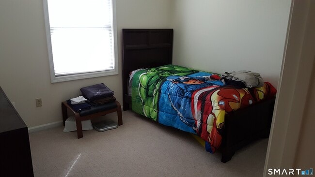 Building Photo - 71 1/2 Park Ave