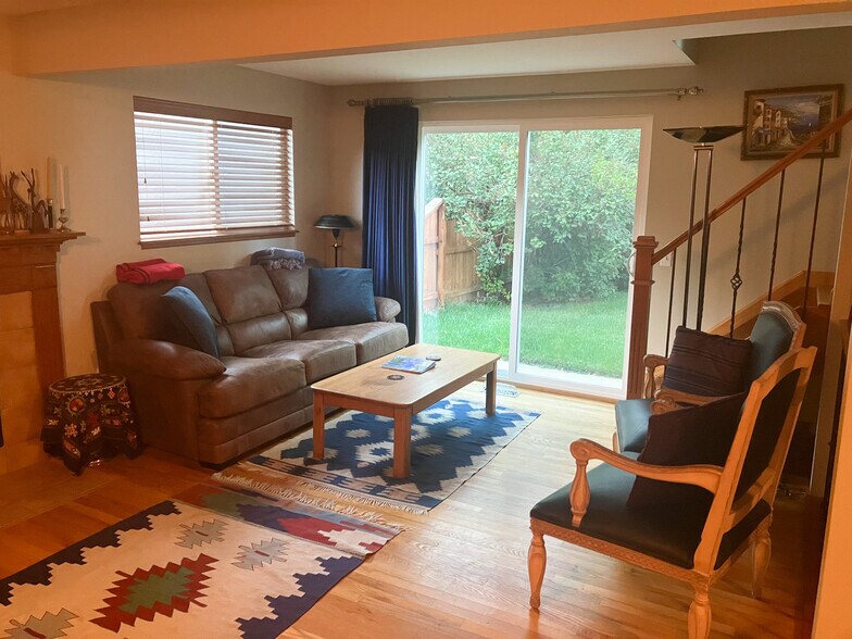 Living Room - 421 W Sycamore Ct