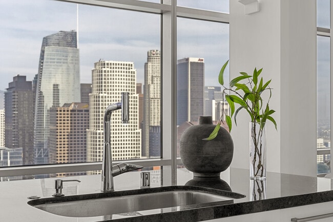 Building Photo - 900 W Olympic Blvd