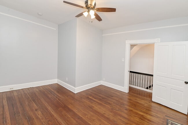 Building Photo - 723 Columbia St