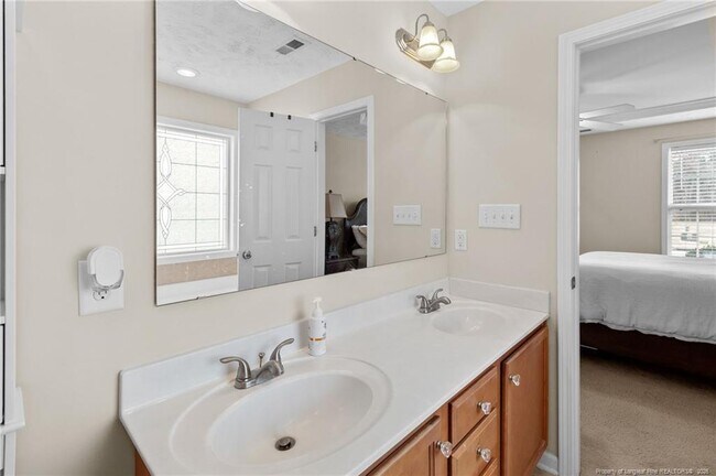 Building Photo - 255 Collinwood Dr